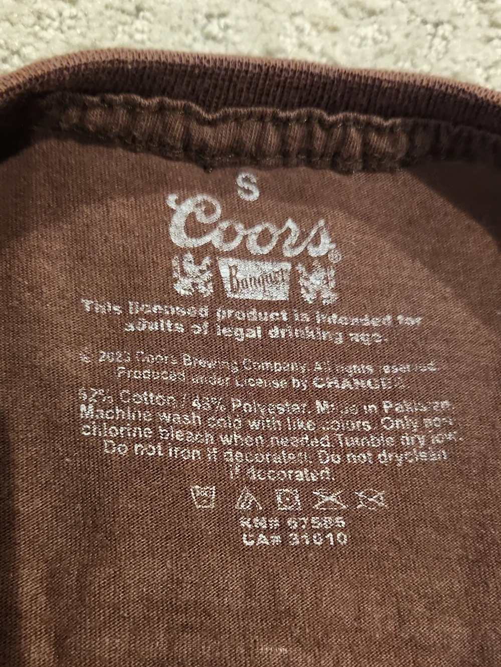Coors Banquet Rodeo graphic t-shirt distressed yellow oval logo Sz Small